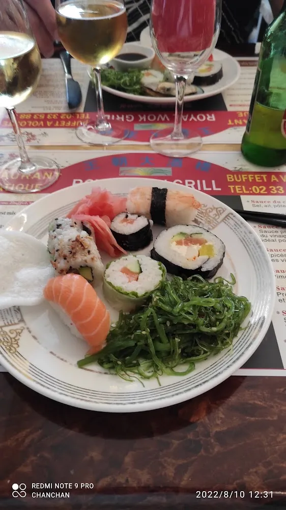 Assortiment Maki Sushi Salade Wakame